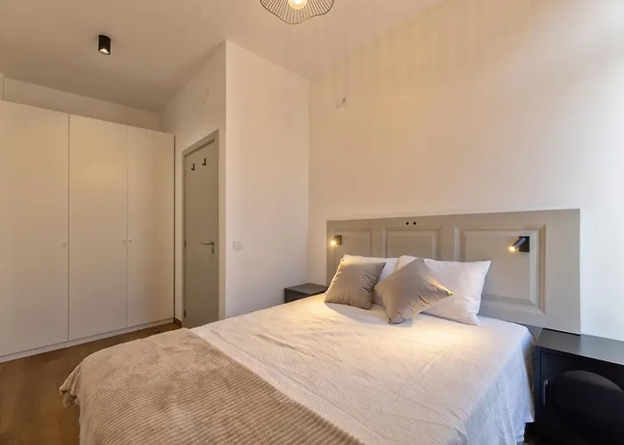 The Spot- Concept Σάντα Κρουζ